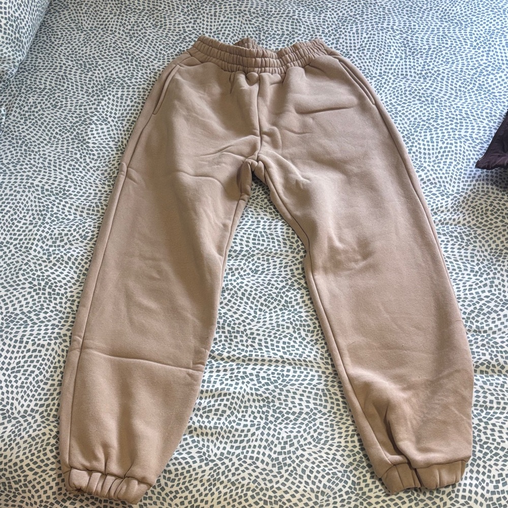 Woman Cozy Elastic-Waist Brown Jogger Pants